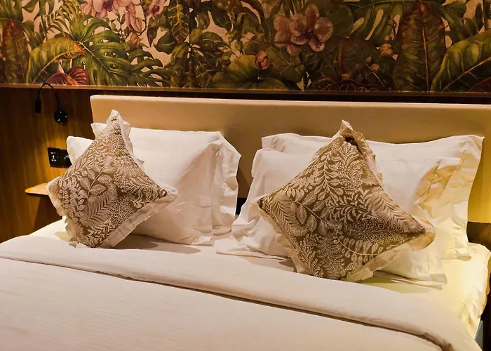 The Palm Suite At Lava Mansion