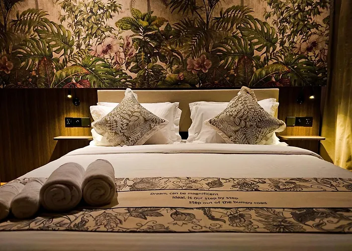 The Palm Suite At Lava Mansion